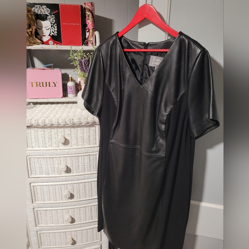 Jessica Black Sheath Dress V-Neck Raglan Short Sleeve